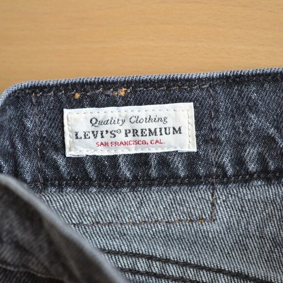 Levis Premeium Wedgie Jean Shorts Stone Black Size 26 Cut Off Straight Leg - Picture 3 of 5
